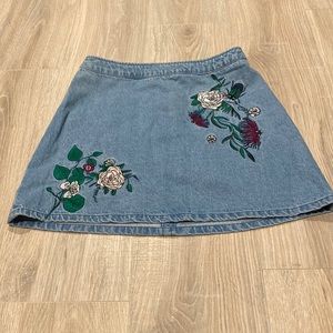 H&M Coachella Denin Mini Embroidered Flowers Skirt Size 6